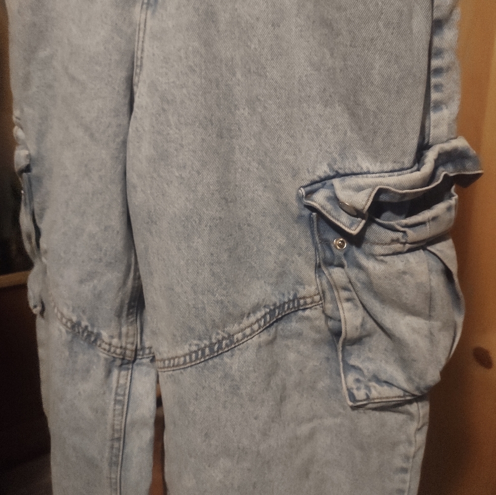 *SOLD* BERSHKA | HIGH WAISTED CARGO MOM JEANS - Picture 6 of 9